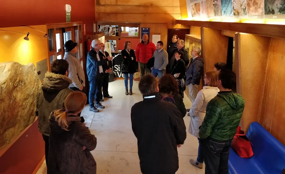 Foto 2 - Siega Verde recibe la visita de autoridades de Cantabria y del departamento franc&eacute;s de la Dordogne ...