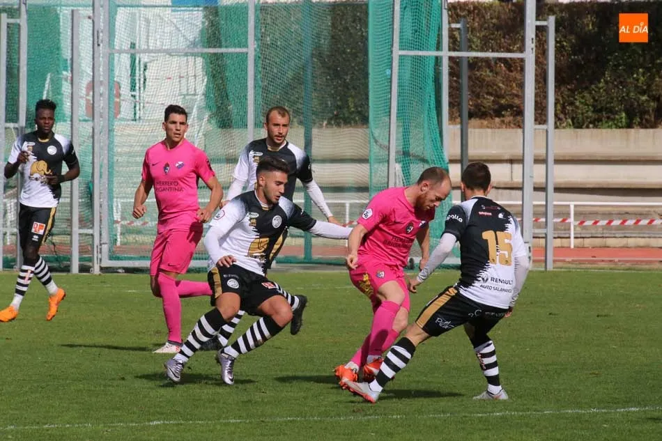 Acción del partido entre Unionistas y la Ponferradina