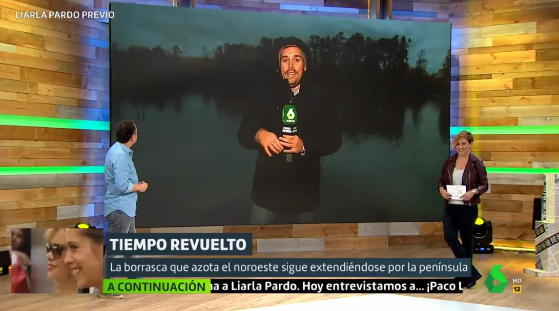 Un reportero del programa ‘Liarla Pardo’ se mete en el Águeda en una conexión en directo  