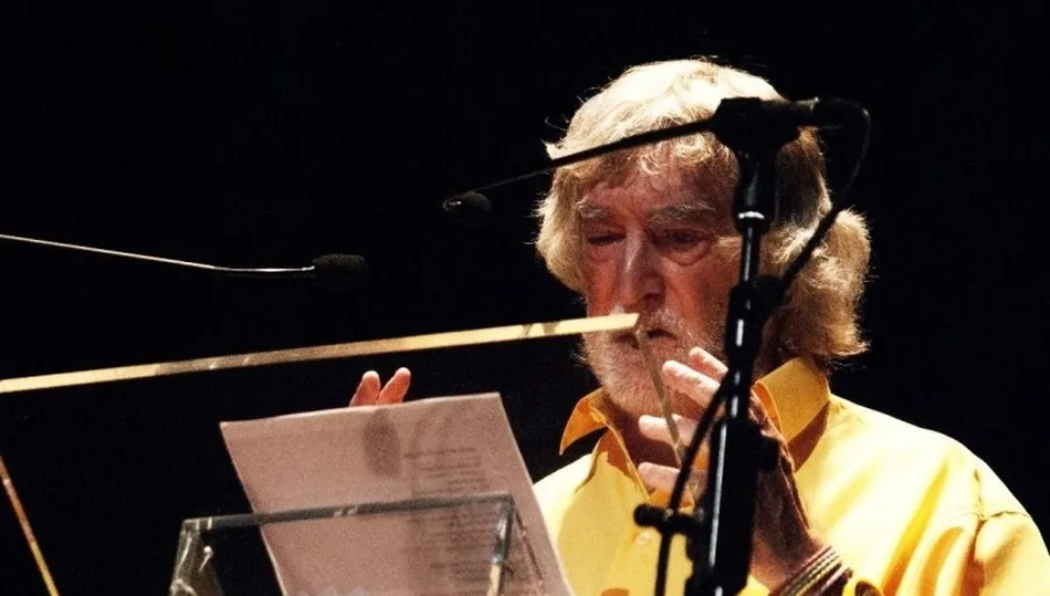 Álvaro Alves de Faría leyendo en el Teatro Liceo / FOTO: JOSÉ AMADOR MARTÍN