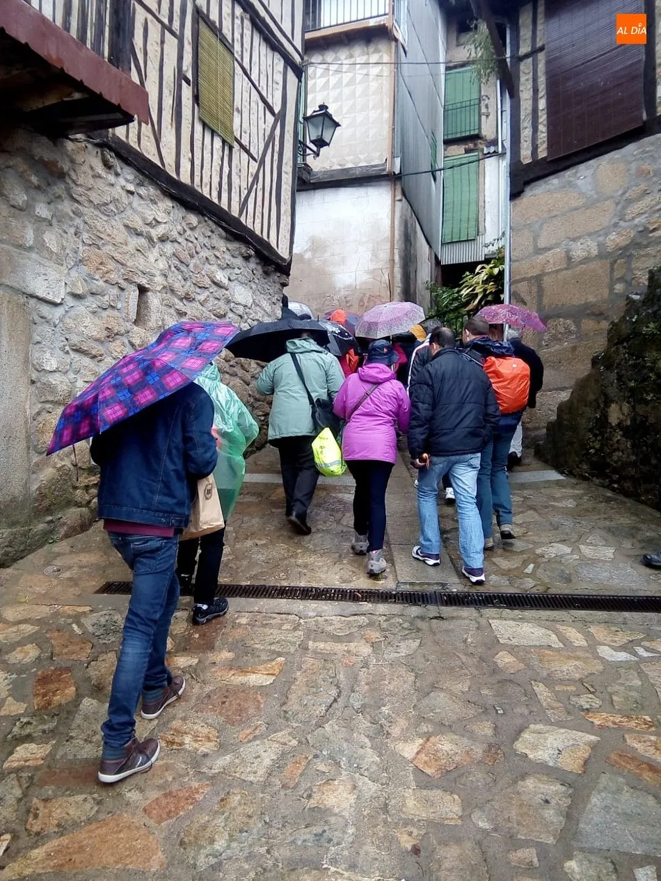 Foto 9 - Los 1.000 Oto&ntilde;os invitan a conocer &lsquo;Trazos, huellas y se&ntilde;ales&rsquo; bajo la lluvia