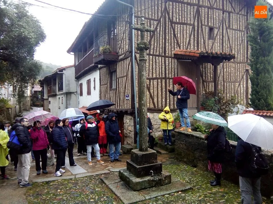 Foto 8 - Los 1.000 Oto&ntilde;os invitan a conocer &lsquo;Trazos, huellas y se&ntilde;ales&rsquo; bajo la lluvia