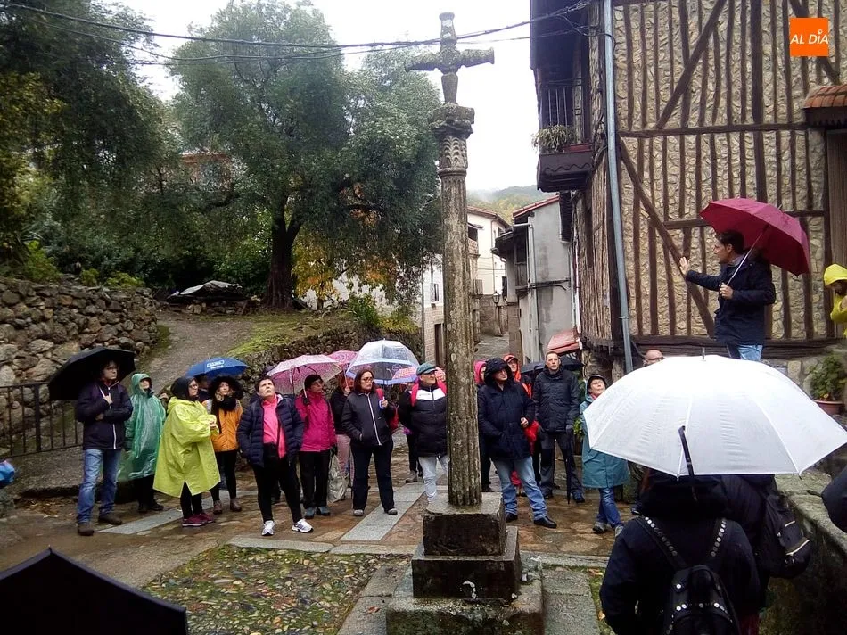 Foto 2 - Los 1.000 Oto&ntilde;os invitan a conocer &lsquo;Trazos, huellas y se&ntilde;ales&rsquo; bajo la lluvia