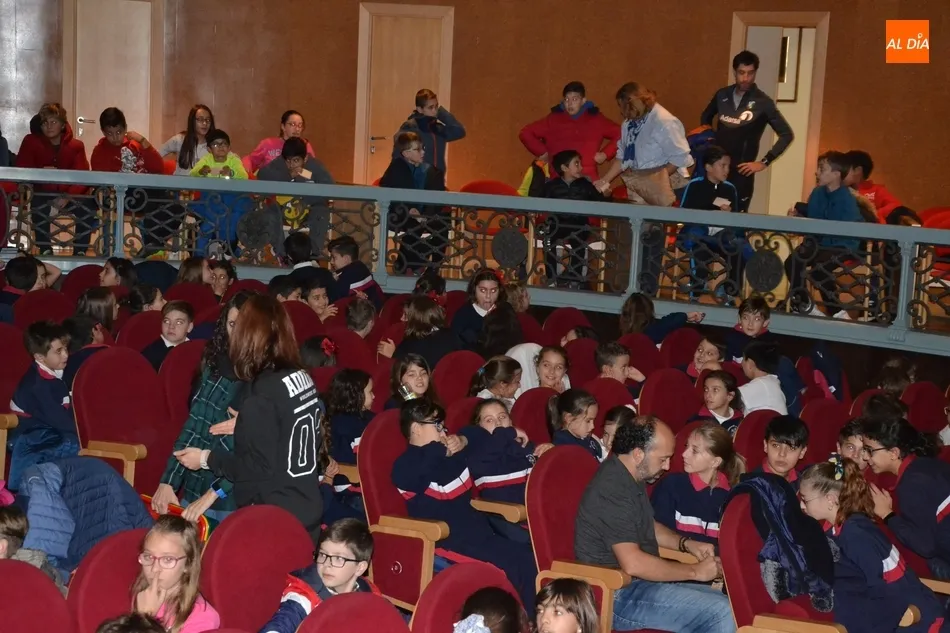 Foto 7 - M&aacute;s de 300 alumnos de Primaria estrenan las sesiones para escolares del FICEE 2018  