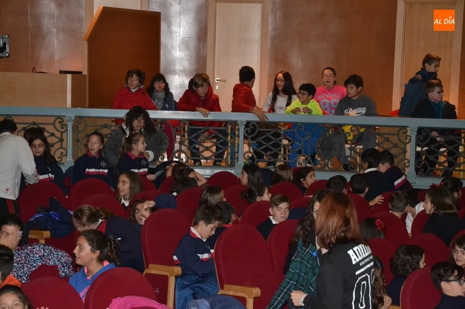 Foto 8 - M&aacute;s de 300 alumnos de Primaria estrenan las sesiones para escolares del FICEE 2018  
