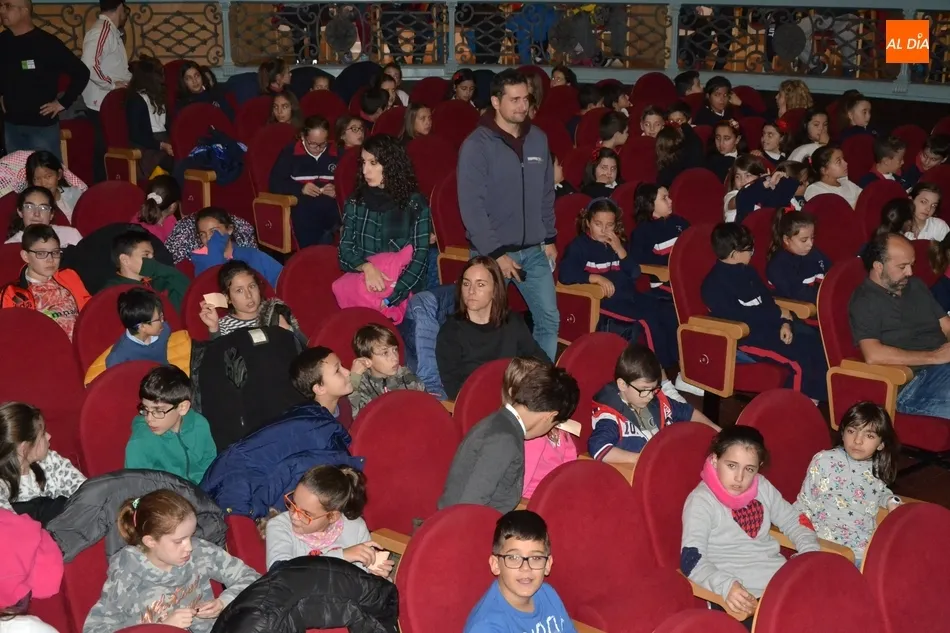 Foto 5 - M&aacute;s de 300 alumnos de Primaria estrenan las sesiones para escolares del FICEE 2018  
