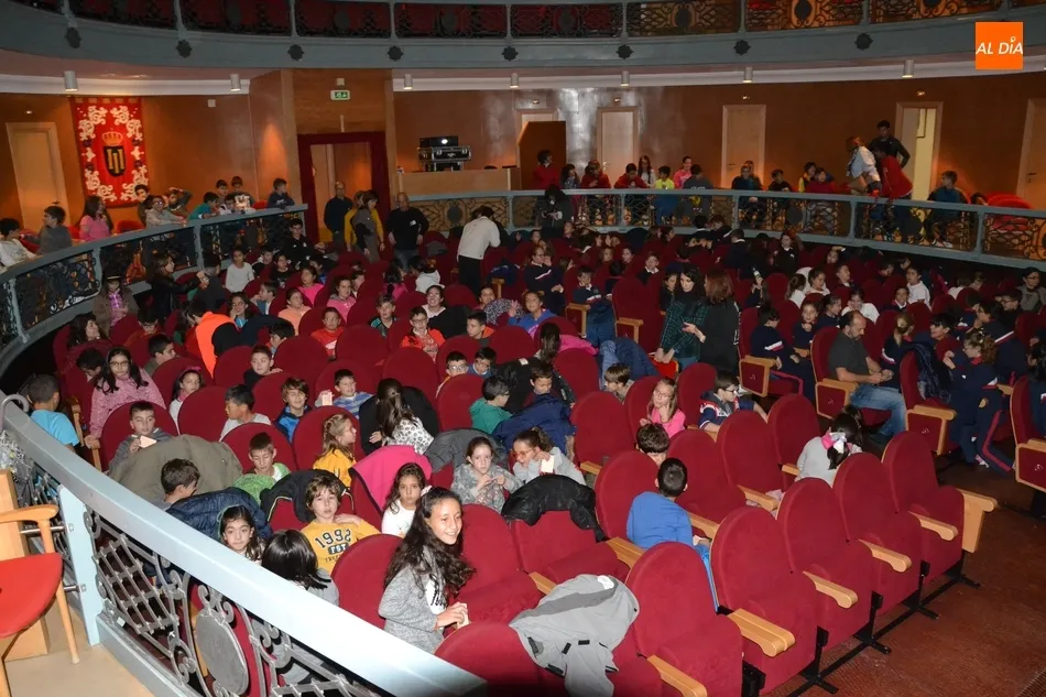 Foto 6 - M&aacute;s de 300 alumnos de Primaria estrenan las sesiones para escolares del FICEE 2018  