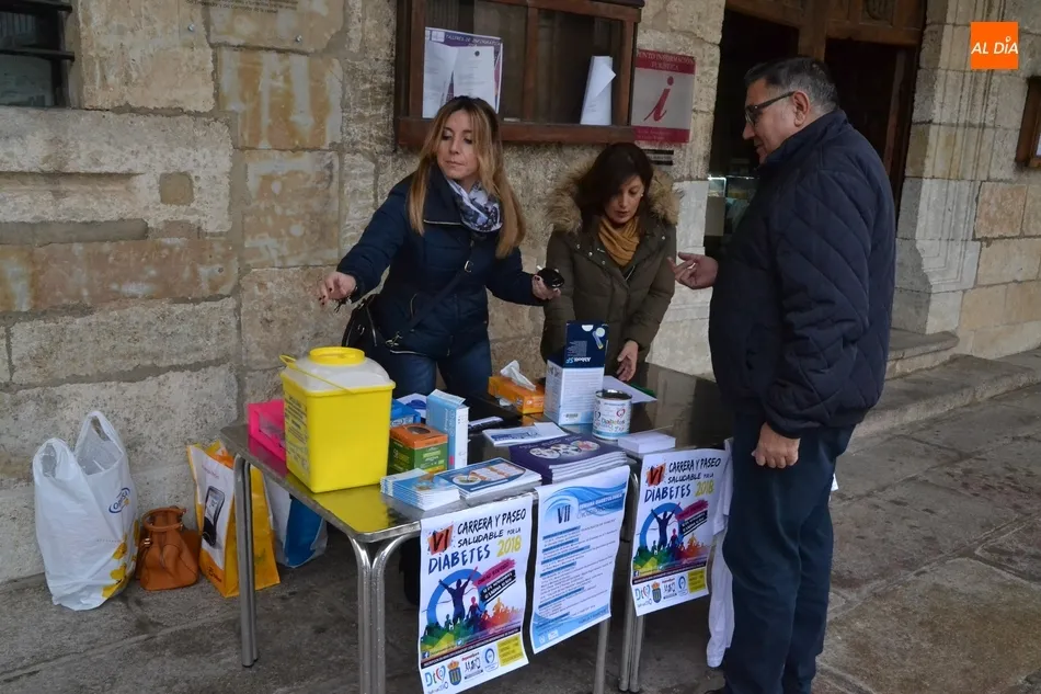 Foto 2 - La Asociaci&oacute;n Mirobrigense de Diabetes empieza su ronda de glucemias callejeras  
