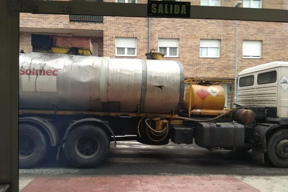 Foto 2 - Izquierda Unida califica de &ldquo;desastre y mala previsi&oacute;n&rdquo; el asfaltado de la calle del Hospital...