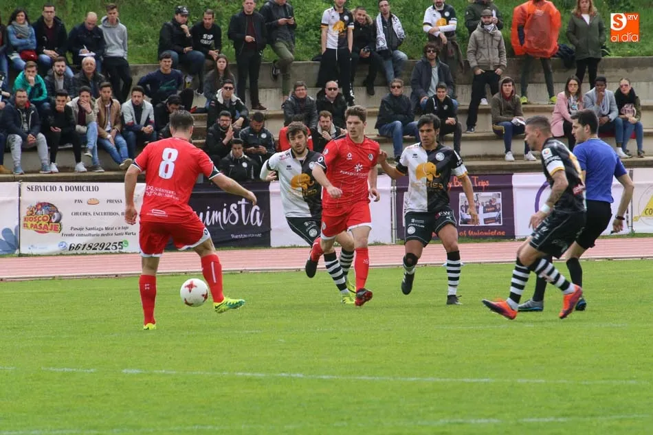 Instantes del partido entre Unionistas y Salamanca UDS en Tercera División
