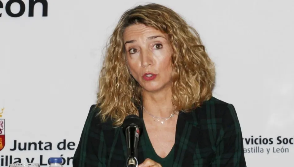La consejera de Familia e Igualdad de Oportunidades, Alicia García, en una rueda de prensa