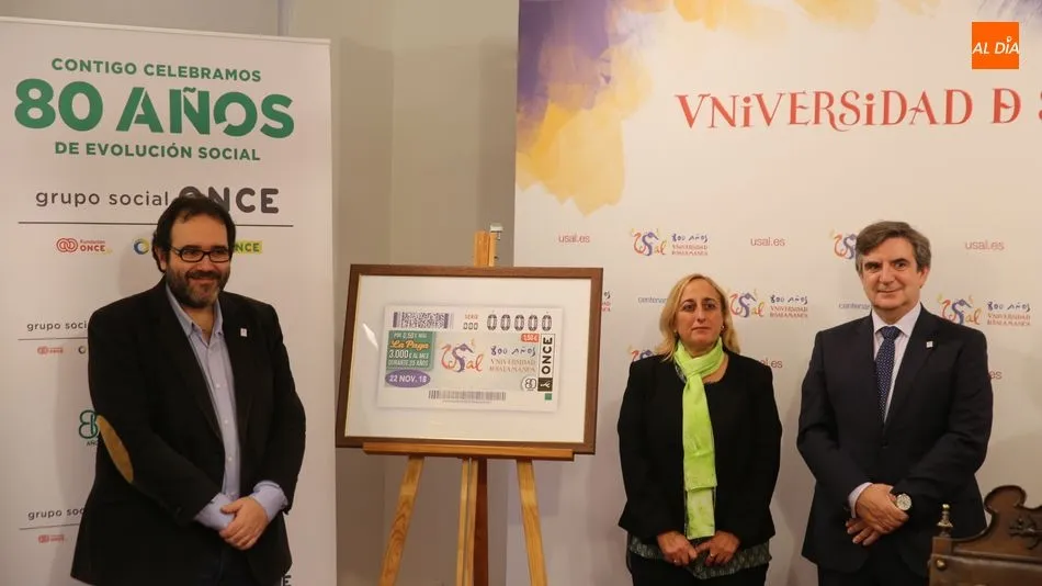Representantes de la Universidad y de la ONCE han presentado el cupón en la USAL. Foto: Alberto Martín