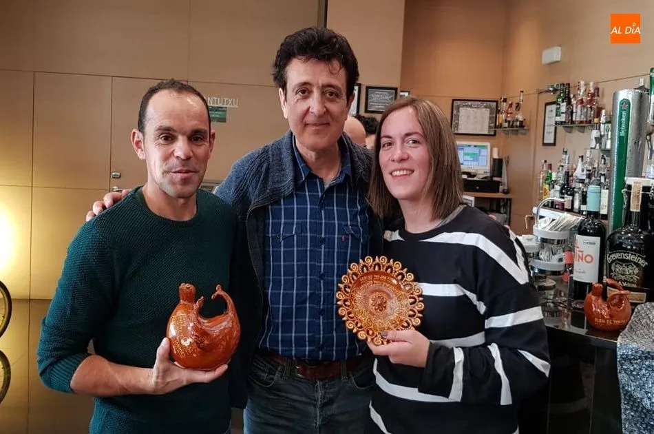 Lurdes Vaquero y Jesús Vicente, junto a Manolo García