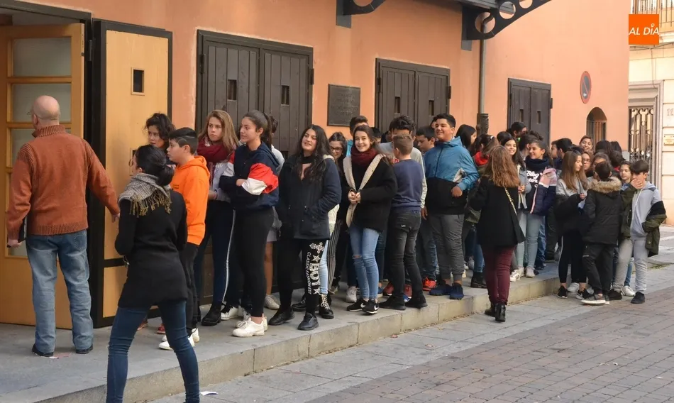 Foto 8 - Alumnos de Lumbrales se suman a los mirobrigenses en las sesiones del FICEE  