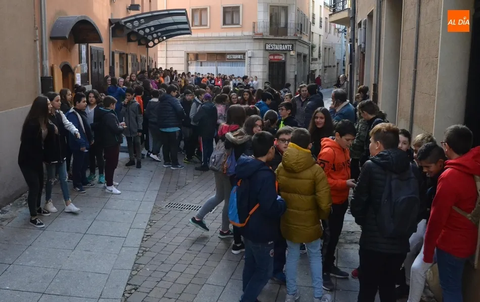 Alumnos de Lumbrales se suman a los mirobrigenses en las sesiones del FICEE  