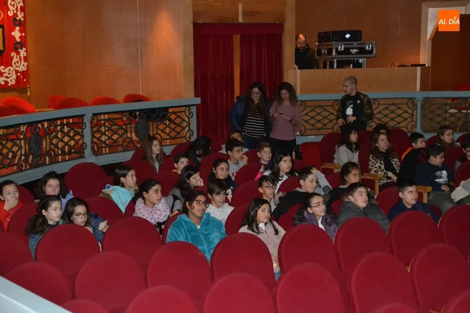Foto 5 - Alumnos de Lumbrales se suman a los mirobrigenses en las sesiones del FICEE  