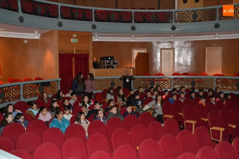 Foto 6 - Alumnos de Lumbrales se suman a los mirobrigenses en las sesiones del FICEE  