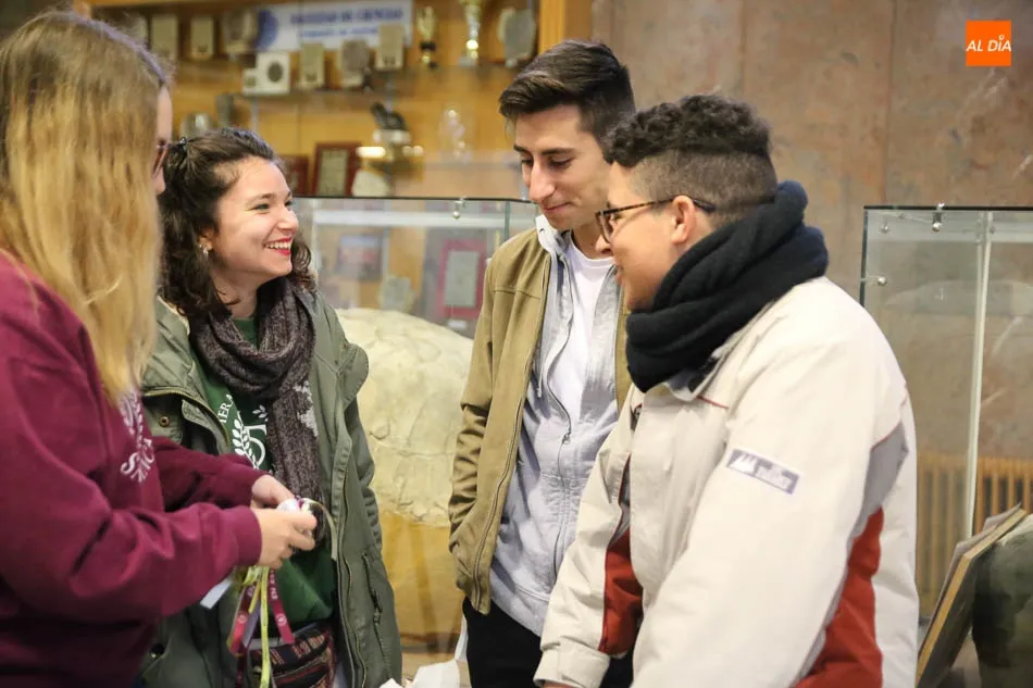 Foto 2 - Once delegaciones de estudiantes y asociaciones muestran su trabajo en la I Feria de San Alberto