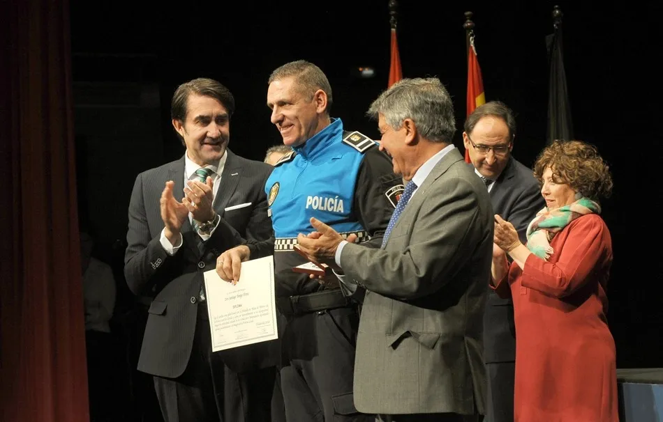 Foto 6 - La Junta entrega en B&eacute;jar las Medallas al M&eacute;rito de Protecci&oacute;n Ciudadana