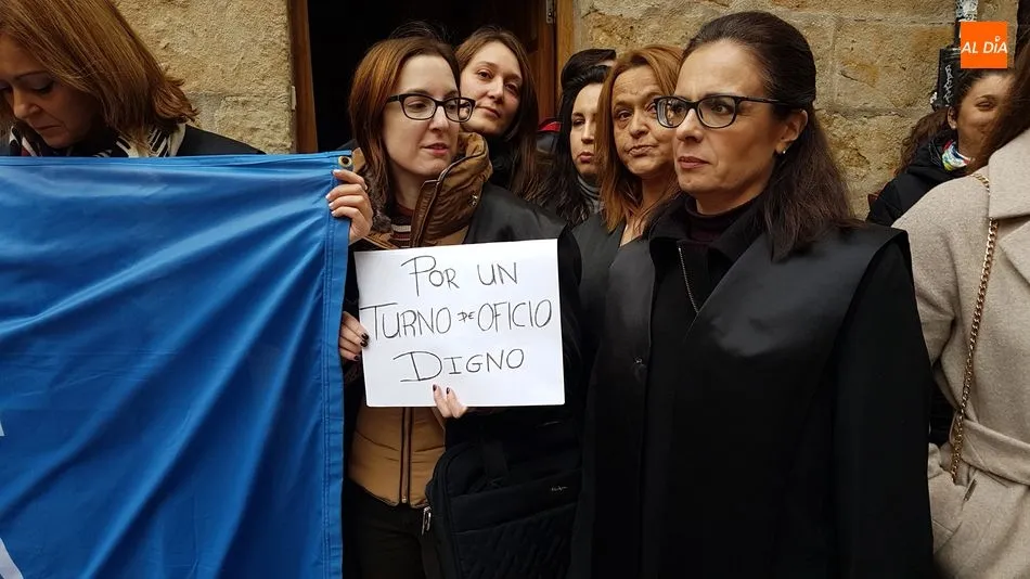 Foto 4 - Los abogados salen a la calle para exigir a Justicia un turno de oficio &ldquo;digno con retribuciones...
