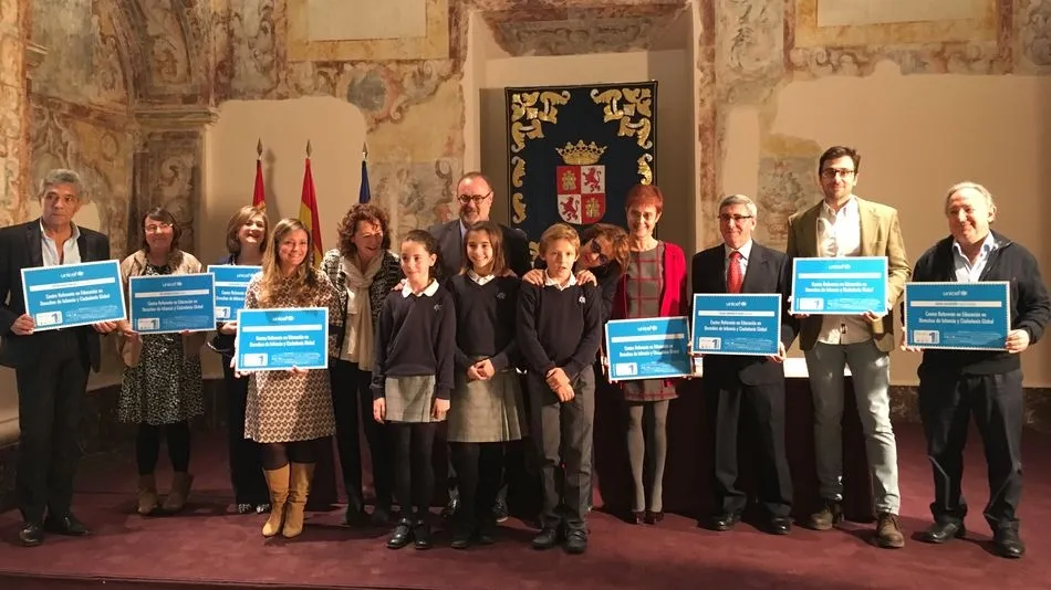 Representantes de los centros educativos galardonados en esta edición.