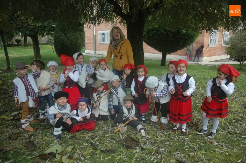 Foto 2 - Los m&aacute;s peque&ntilde;os&nbsp;protagonizan el cartel anunciador del programa de Navidad  
