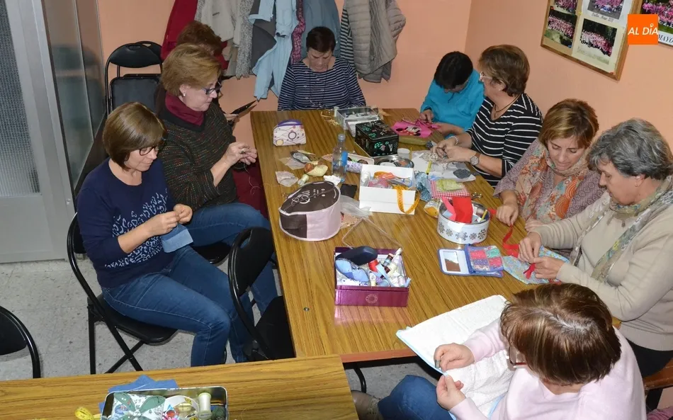Foto 3 - El taller de patchwork de Amanecer re&uacute;ne este curso a cerca de 20 mujeres  