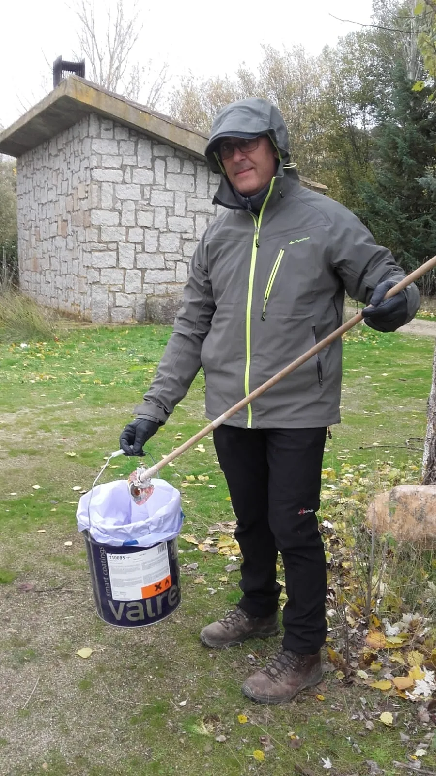 Foto 3 - El Club Helm&aacute;ntica de Pesca a Mosca limpia la ribera del Tormes  