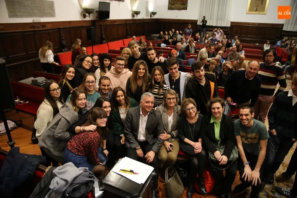 Foto 10 - Juan Ram&oacute;n Lucas emite &lsquo;La Br&uacute;jula&rsquo; en el Paraninfo  
