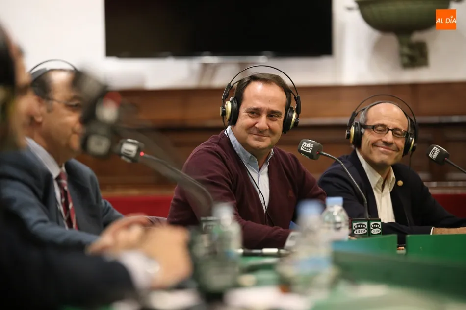 Foto 7 - Juan Ram&oacute;n Lucas emite &lsquo;La Br&uacute;jula&rsquo; en el Paraninfo  