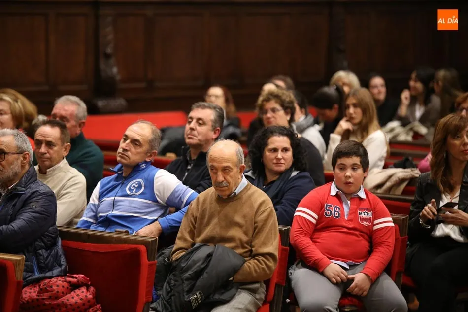 Foto 6 - Juan Ram&oacute;n Lucas emite &lsquo;La Br&uacute;jula&rsquo; en el Paraninfo  