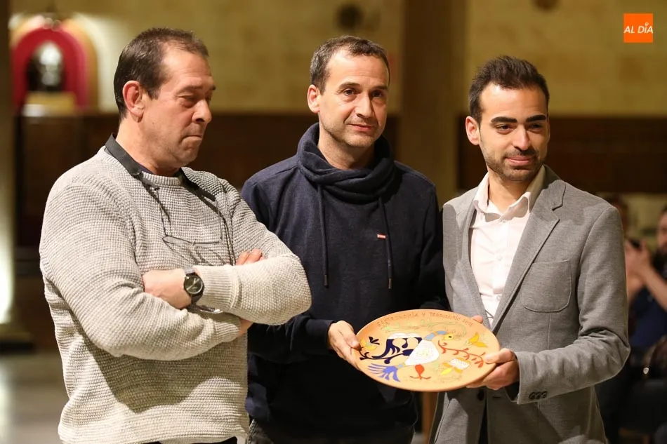 Los representantes del Parador recogiendo su premio | Fotos Alberto Martín