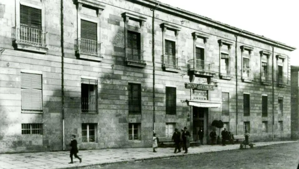 El antiguo Hotel del Comercio en la plaza de Los Bandos
