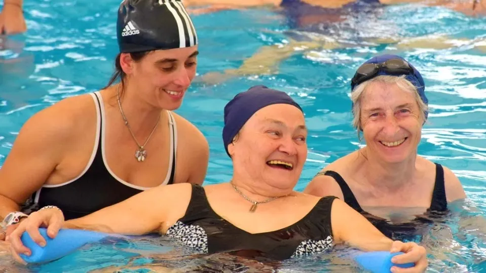 Los usuarios contarán con la posibilidad de usar la zona de spa y piscina, la sala cardiovascular y musculación, además de participar en actividades tanto fuera como dentro del agua