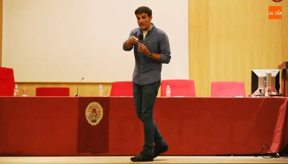 Foto 2 - Luis Larrodera pone la nota de humor a la fiesta de San Alberto Magno en la UPSA