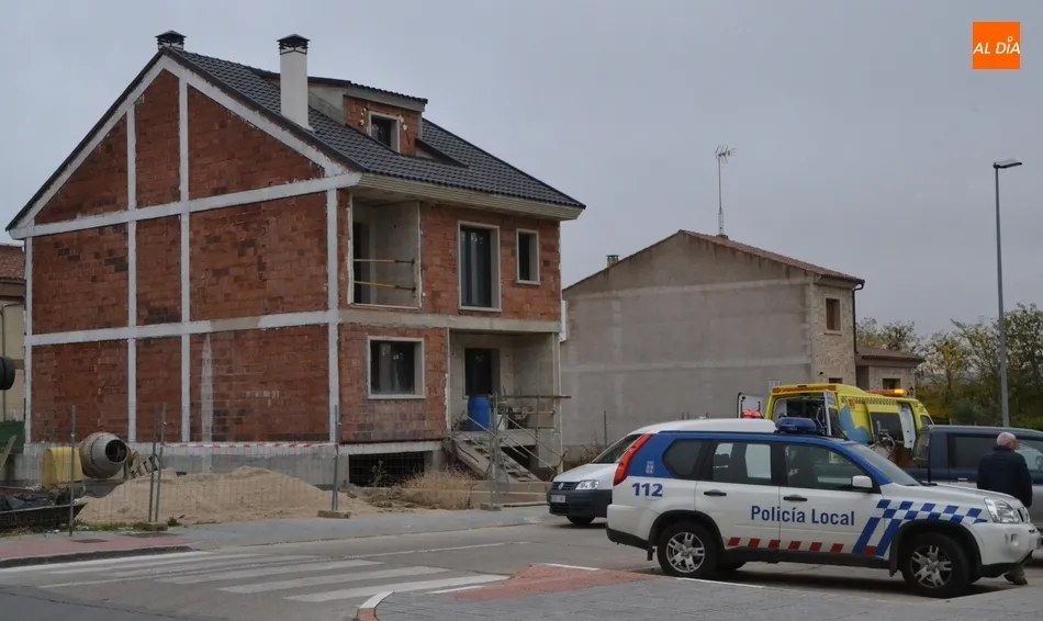 Foto 2 - Herido un obrero al caer de un andamio mientras trabajaba en la construcci&oacute;n de una vivienda  