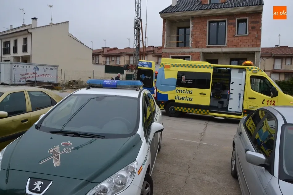 Foto 4 - Herido un obrero al caer de un andamio mientras trabajaba en la construcci&oacute;n de una vivienda  