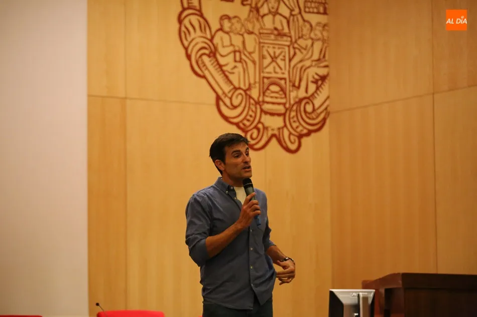 Foto 10 - Luis Larrodera pone la nota de humor a la fiesta de San Alberto Magno en la UPSA
