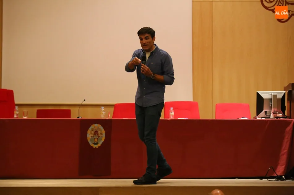 Foto 4 - Luis Larrodera pone la nota de humor a la fiesta de San Alberto Magno en la UPSA