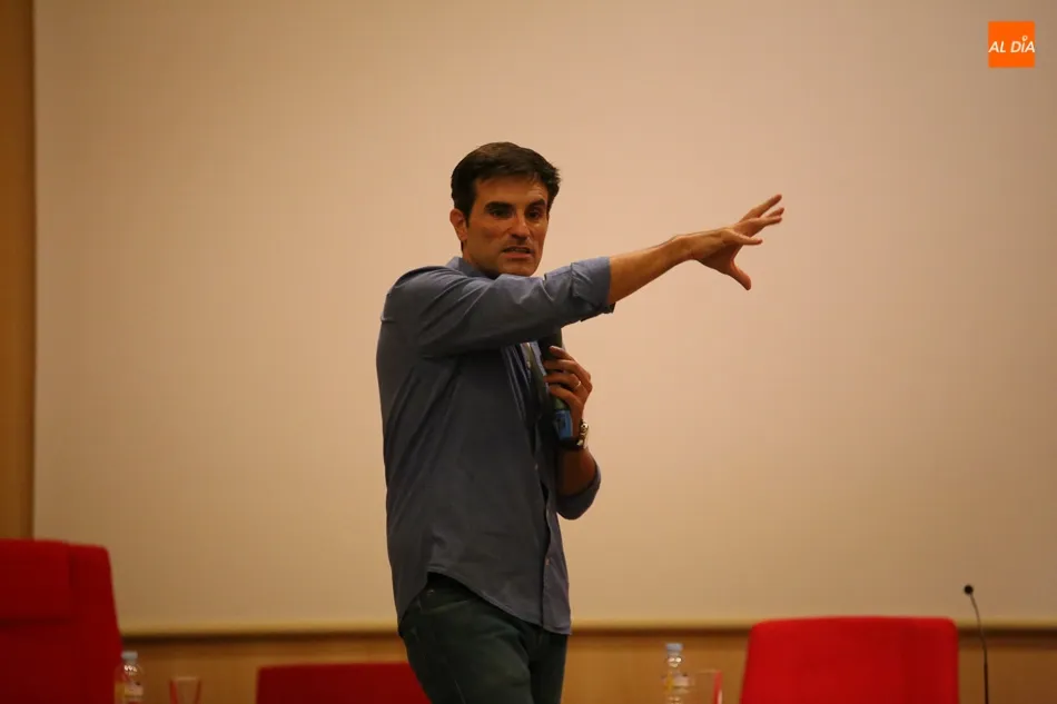 Foto 3 - Luis Larrodera pone la nota de humor a la fiesta de San Alberto Magno en la UPSA