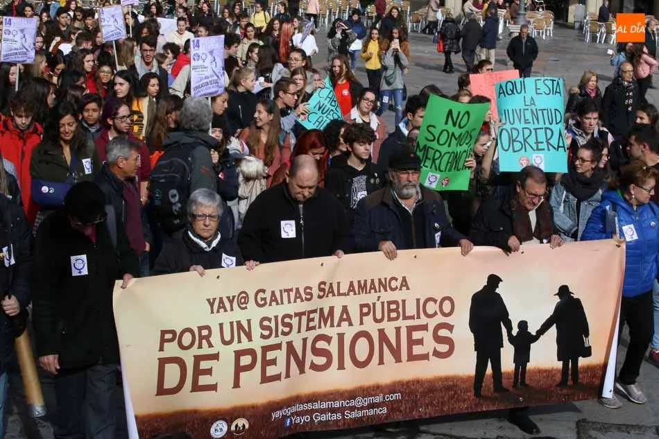Foto 7 - Estudiantes salmantinos se manifiestan para exigir la eliminaci&oacute;n del machismo en las aulas