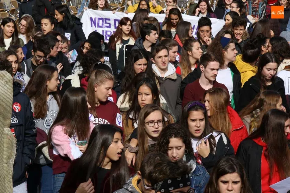 Foto 5 - Estudiantes salmantinos se manifiestan para exigir la eliminaci&oacute;n del machismo en las aulas