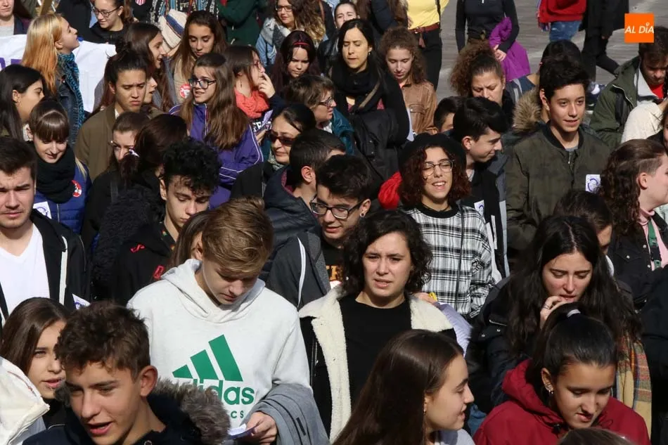 Foto 4 - Estudiantes salmantinos se manifiestan para exigir la eliminaci&oacute;n del machismo en las aulas