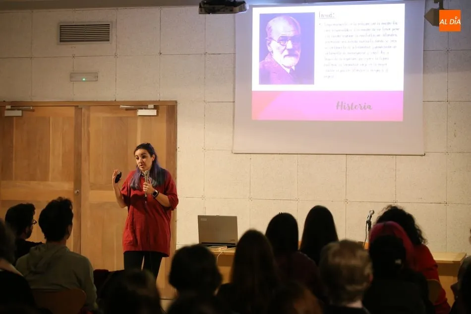 Foto 3 - Mujer y nanotecnolog&iacute;a, temas principales en el segundo ciclo de conferencias de la Casa de las...