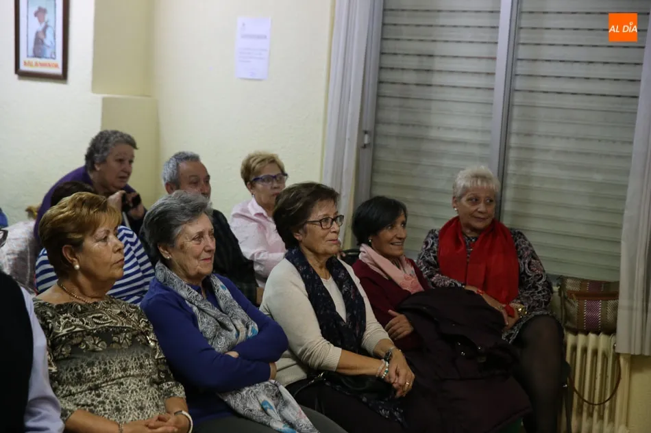 Foto 7 - Los mayores de Pizarrales disfruta de un Festival de Sainete ofrecido por el Grupo Famasa  
