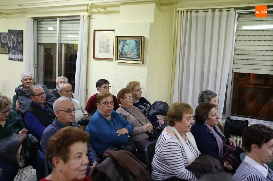 Foto 2 - Los mayores de Pizarrales disfruta de un Festival de Sainete ofrecido por el Grupo Famasa  