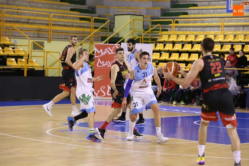 Foto 9 - El Queser&iacute;a La Antigua doblega al l&iacute;der tras remontar seis puntos en el &uacute;ltimo minuto y forzar...