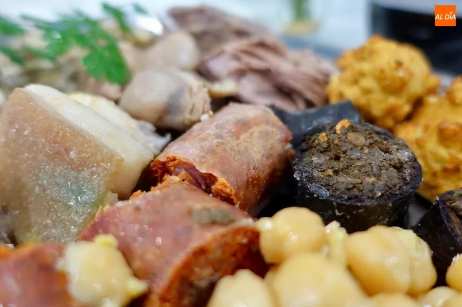 Foto 2 - El Complejo Hostelero El Quijote muestra la cocina m&aacute;s tradicional con un gran Cocido Salmantino  