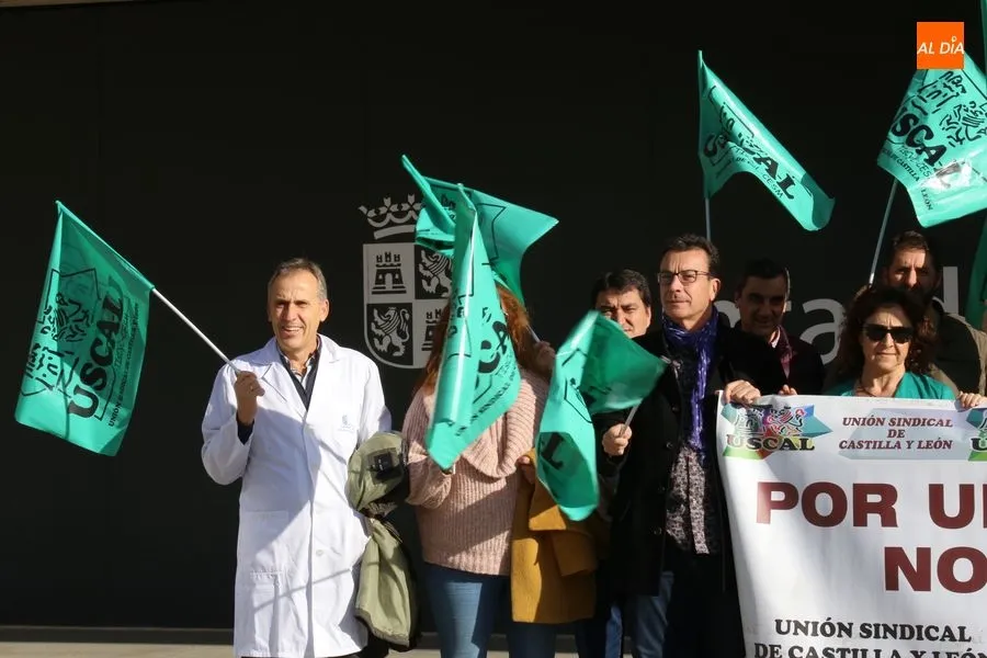 Foto 8 - Casi un 54% de los profesionales sanitarios no asistenciales secunda la huelga con unos servicios...