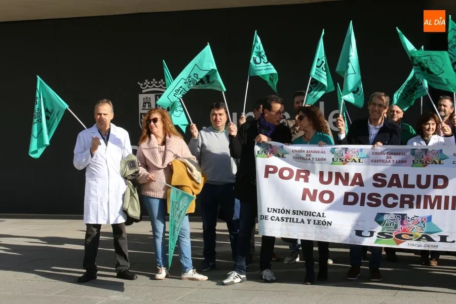 Foto 7 - Casi un 54% de los profesionales sanitarios no asistenciales secunda la huelga con unos servicios...